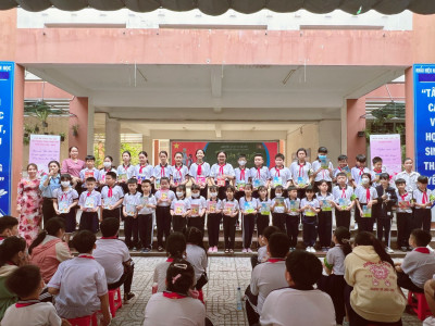 Liên đội Tiểu học Hoà Phú thực hiện tốt phong trào "Thiếu nhi Việt Nam Thi đua làm theo 5 điều Bác Hồ dạy" theo hướng dẫn của Hội đồng đội thành phố Thủ Dầu Một