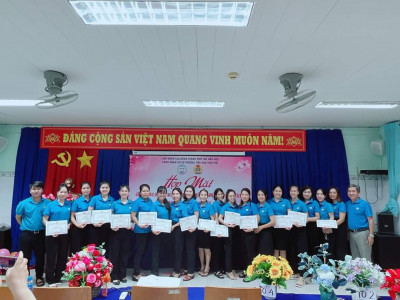 Công đoàn cơ sở Trường tiểu học Hòa Phú tổ chức họp mặt kỷ niệm 93 năm ngày thành lập Hội Liên hiệp phụ nữ Việt Nam