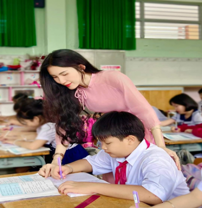 Bài cảm nhận về cô giáo Võ Thúy Vy trường Tiểu học Hòa Phú