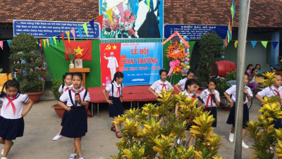 Lễ hội khai trường năm học 2015-2016 tại trường Tiểu học Hòa Phú