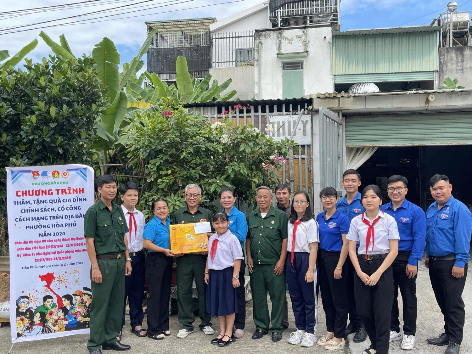 Liên Đội trường Tiểu học Hòa Phú thực hiện chương trình “ Đền ơn đáp nghĩa “-“ uống nước nhớ nguồn “  kỷ niệm  80 năm ngày thành lập quân đội nhân dân Việt Nam