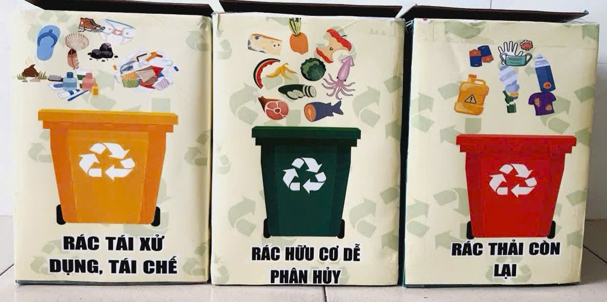  Hình ảnh các lớp trang bị thùng rác 3 màu đa dạng và phong phú 